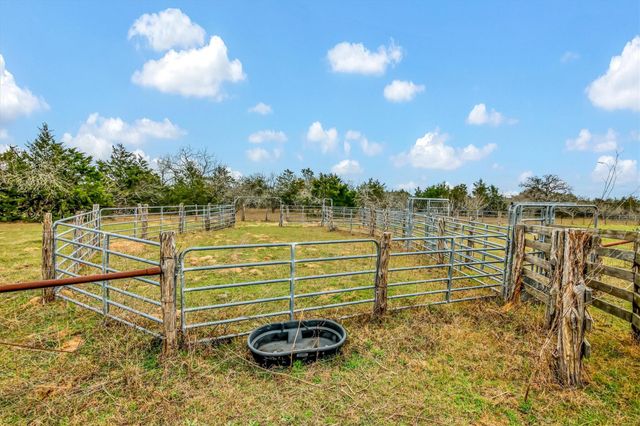 2810 West Old Lockhart Road Road W, West Point, TX 78963