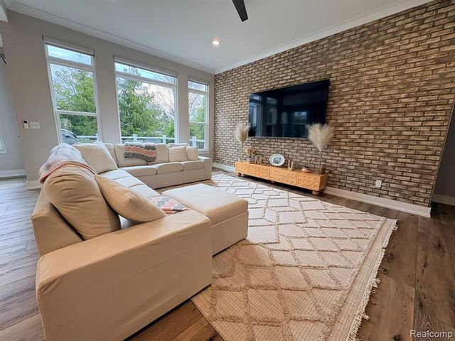 154 Mulberry Lane, Rochester Hills, MI 48309