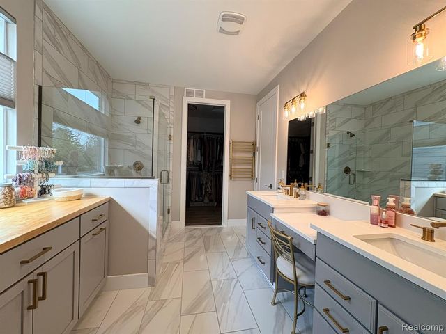 154 Mulberry Lane, Rochester Hills, MI 48309