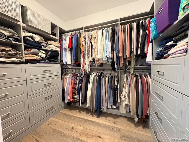 154 Mulberry Lane, Rochester Hills, MI 48309