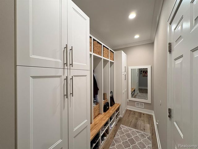 154 Mulberry Lane, Rochester Hills, MI 48309