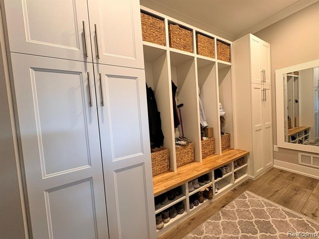 154 Mulberry Lane, Rochester Hills, MI 48309