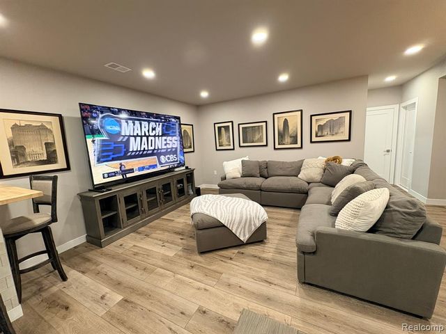 154 Mulberry Lane, Rochester Hills, MI 48309