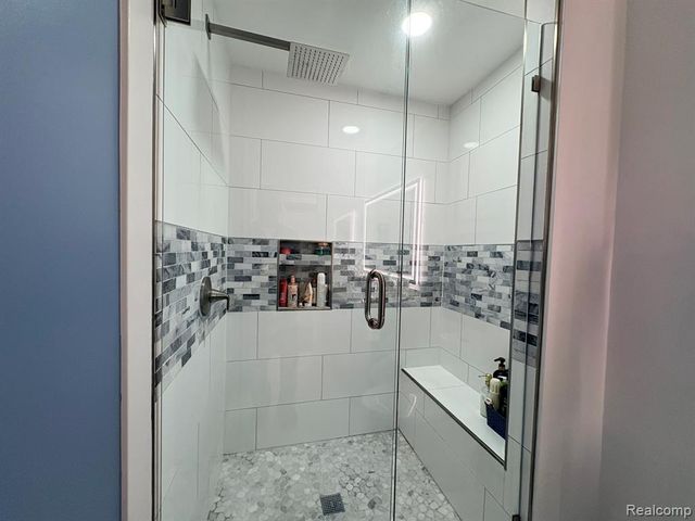 154 Mulberry Lane, Rochester Hills, MI 48309