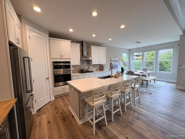 154 Mulberry Lane, Rochester Hills, MI 48309