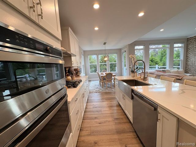 154 Mulberry Lane, Rochester Hills, MI 48309