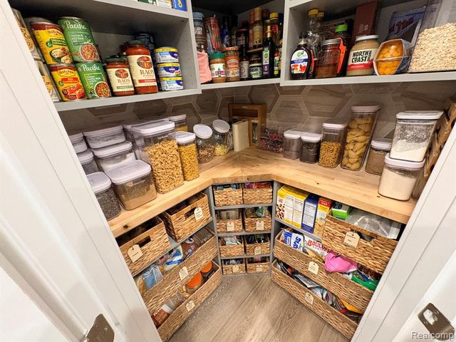 154 Mulberry Lane, Rochester Hills, MI 48309