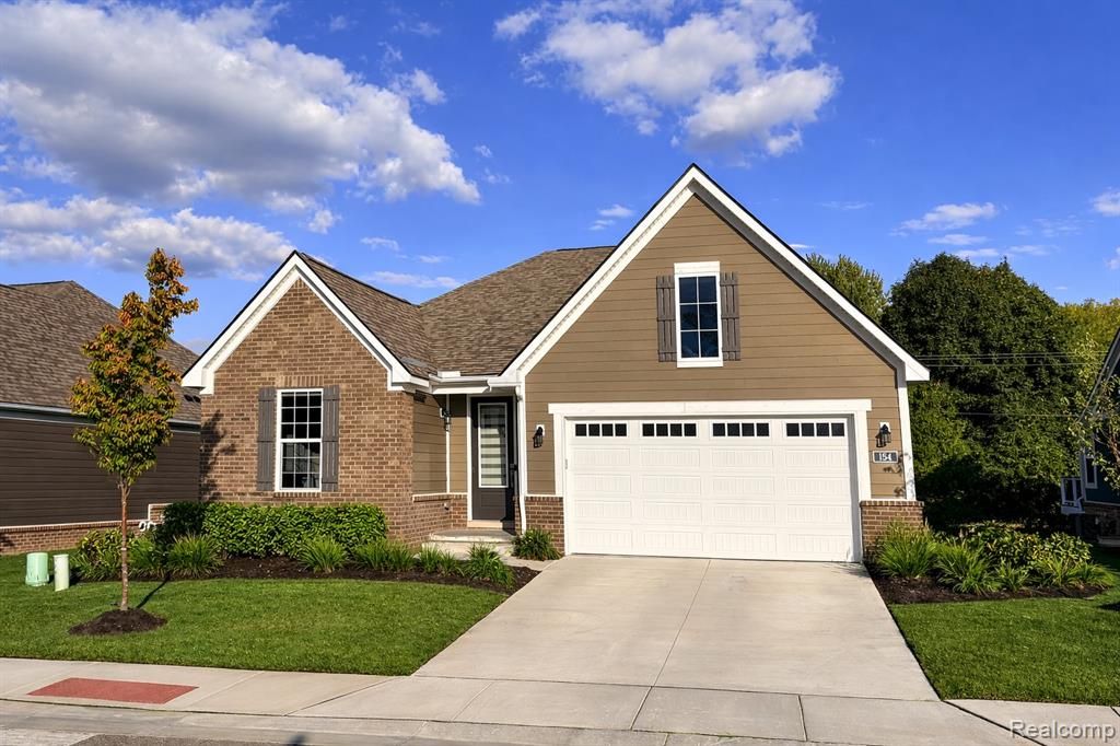 154 Mulberry Lane, Rochester Hills, MI 48309
