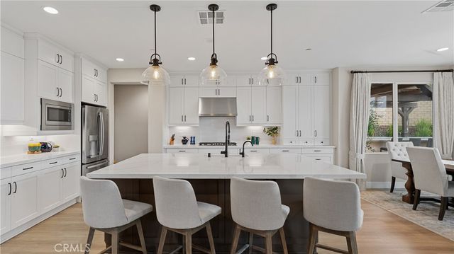25041 Aspen Falls, Canyon Country, CA 91387
