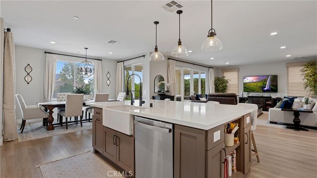 25041 Aspen Falls, Canyon Country, CA 91387
