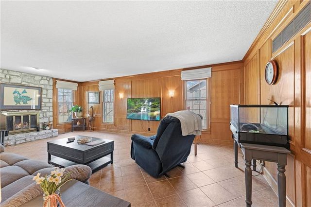11606 Hemlock Street, Overland Park, KS 66210