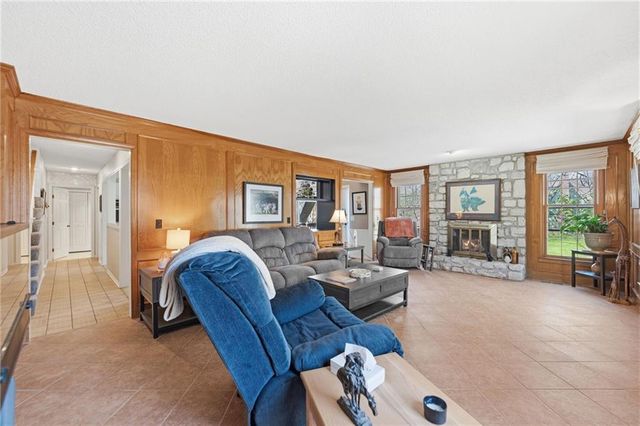 11606 Hemlock Street, Overland Park, KS 66210