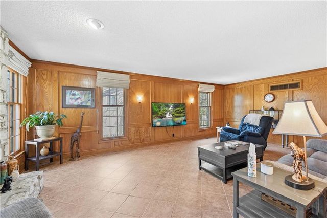 11606 Hemlock Street, Overland Park, KS 66210