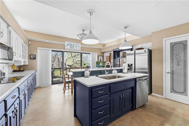 11606 Hemlock Street, Overland Park, KS 66210
