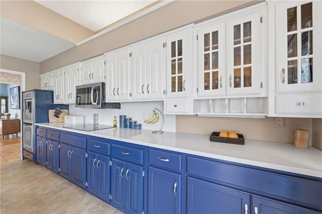11606 Hemlock Street, Overland Park, KS 66210