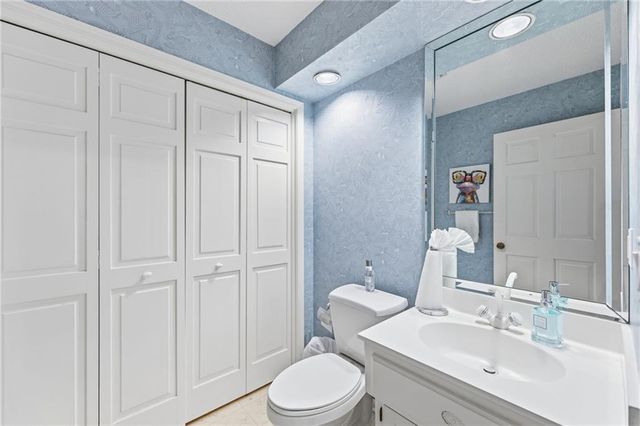 11606 Hemlock Street, Overland Park, KS 66210
