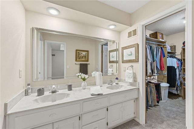 11606 Hemlock Street, Overland Park, KS 66210