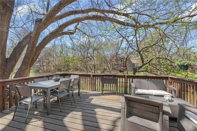 11606 Hemlock Street, Overland Park, KS 66210