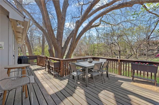 11606 Hemlock Street, Overland Park, KS 66210