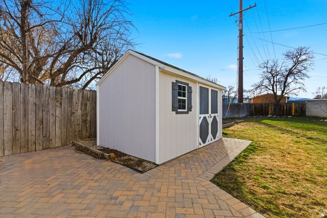 7588 S JORDAN DALE RD, West Jordan, UT 84084