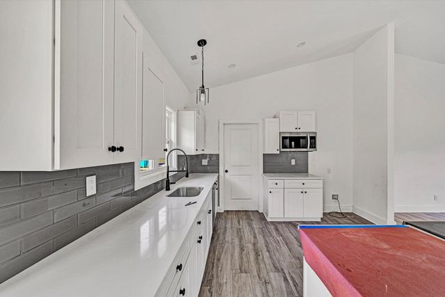 3086 Haymakertown RD, Troutville, VA 24175