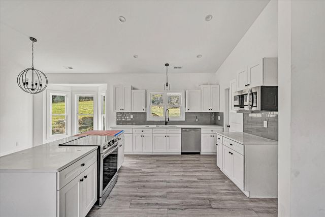 3086 Haymakertown RD, Troutville, VA 24175