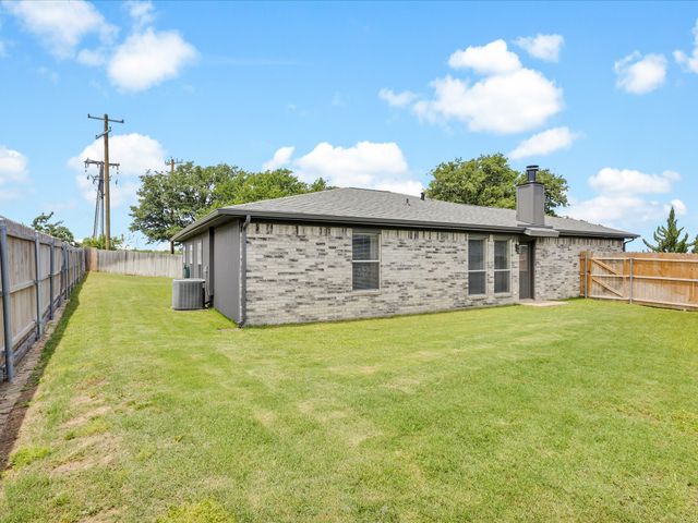 10117 High Bluff Drive, Fort Worth, TX 76108