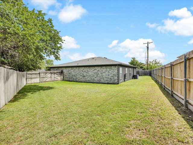 10117 High Bluff Drive, Fort Worth, TX 76108