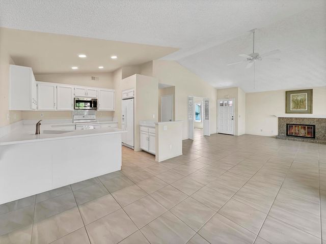 42215 Sultan Avenue, Palm Desert, CA 92211