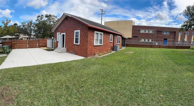 8516 N 12TH STREET, Tampa, FL 33604