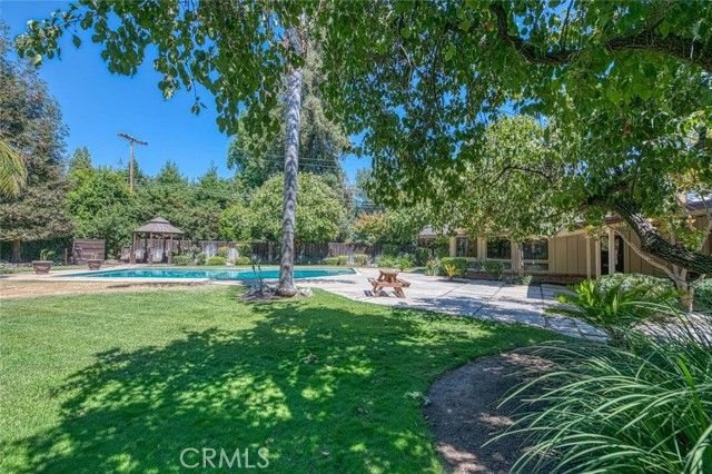 1590 W Escalon Avenue, Fresno, CA 93711