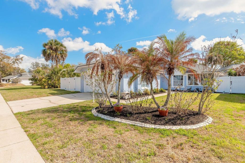 Image 3 of property listing at 6231 POPLAR GROVE DRIVE, Port Orange, FL 32127