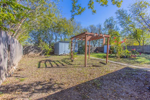 2618 S 24th Street, Waco, TX 76706