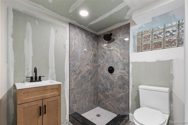 7722 Miller Road, Dearborn, MI 48126