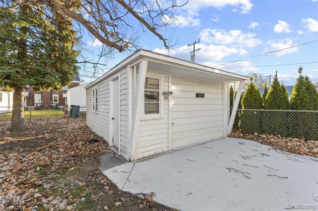 7722 Miller Road, Dearborn, MI 48126