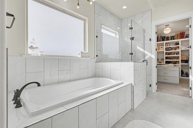 500 Yellow Senna PL, Liberty Hill, TX 78642