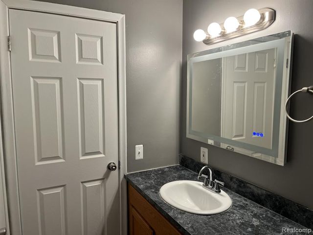 16171 E 11 Mile Road, Roseville, MI 48066