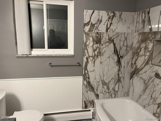 16171 E 11 Mile Road, Roseville, MI 48066