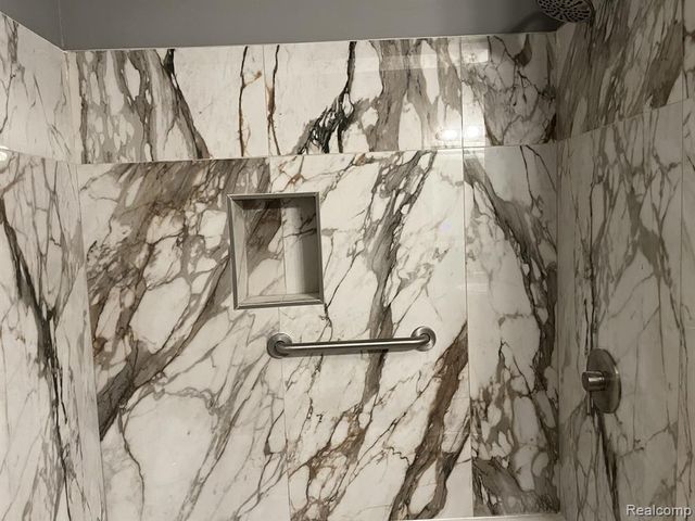 16171 E 11 Mile Road, Roseville, MI 48066