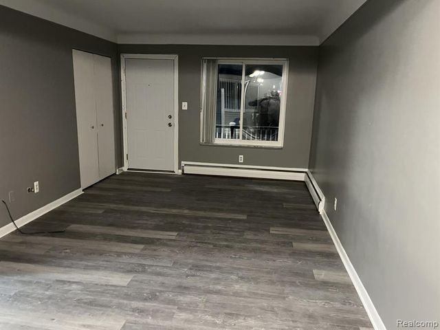 16171 E 11 Mile Road, Roseville, MI 48066