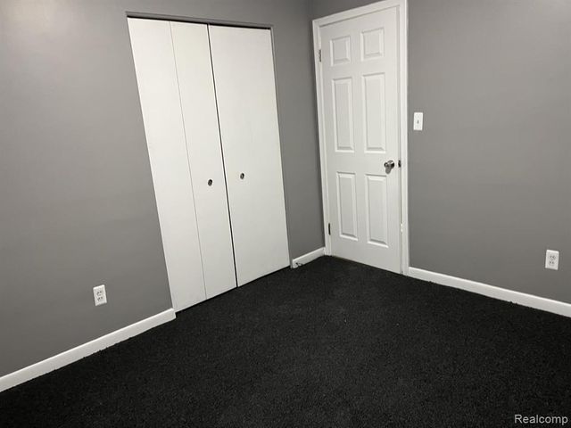 16171 E 11 Mile Road, Roseville, MI 48066