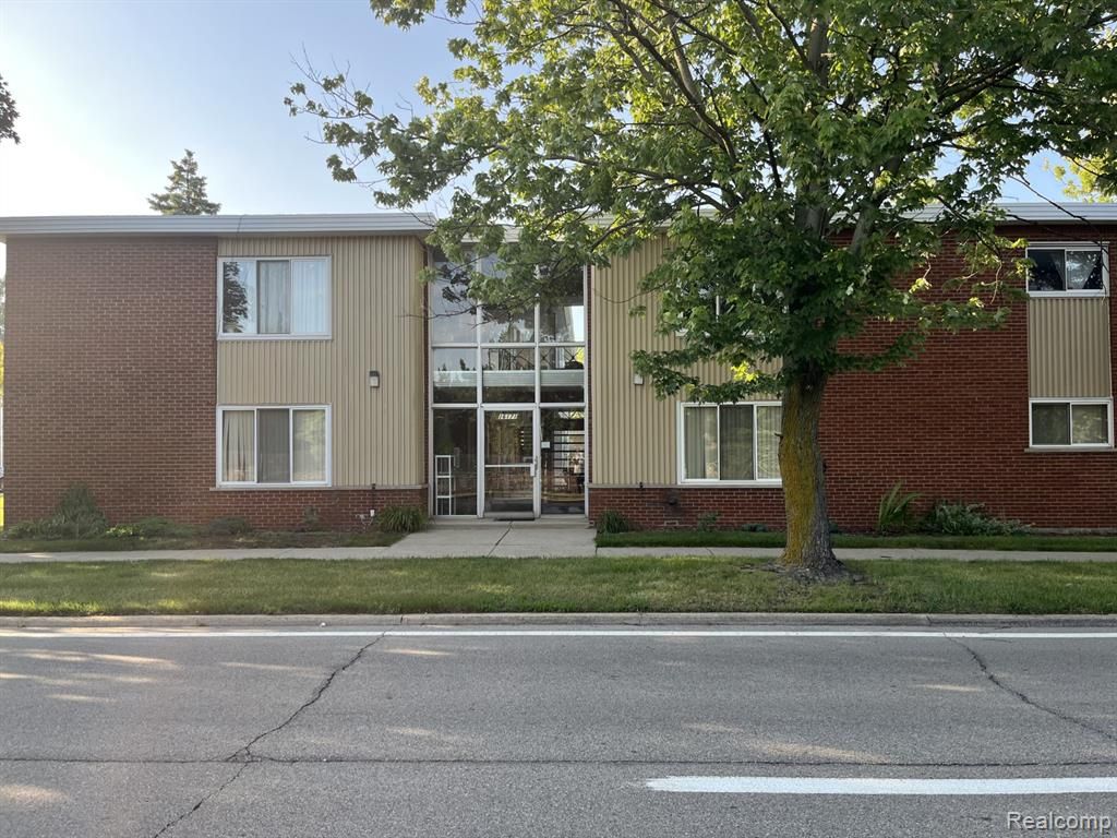 16171 E 11 Mile Road, Roseville, MI 48066