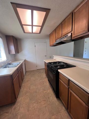 618 Carpenter, Roseville, CA 95678