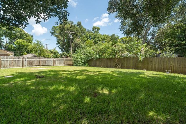 9405 Vicksburg Avenue, Texas City, TX 77591