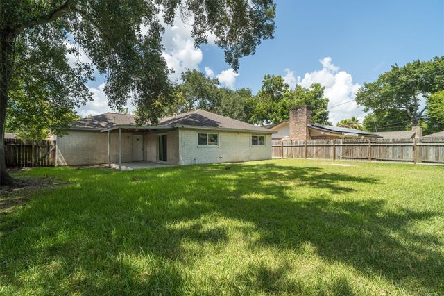 9405 Vicksburg Avenue, Texas City, TX 77591