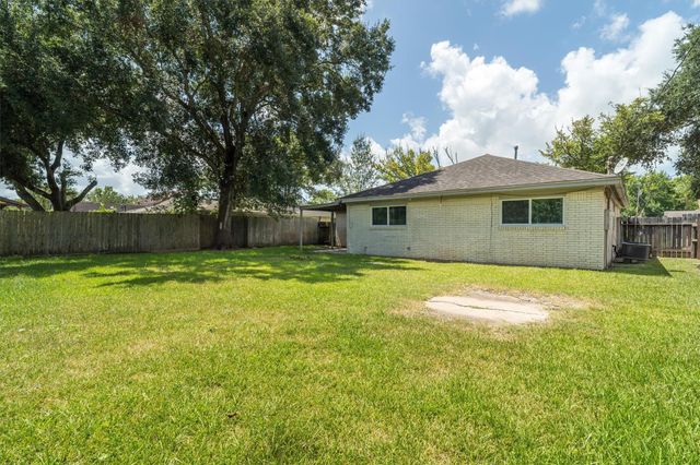 9405 Vicksburg Avenue, Texas City, TX 77591
