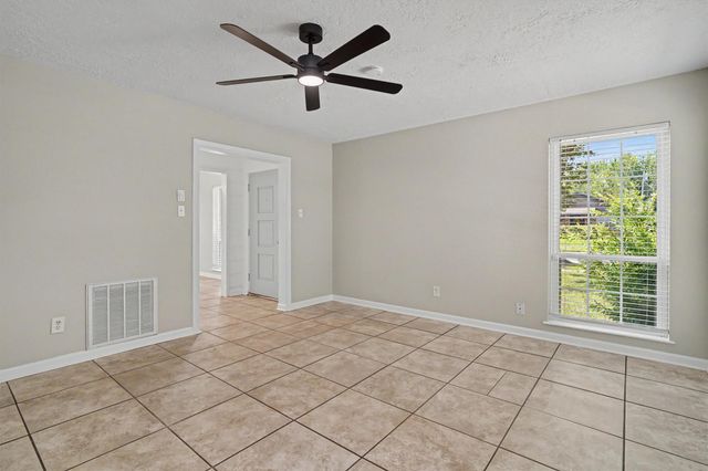 9405 Vicksburg Avenue, Texas City, TX 77591