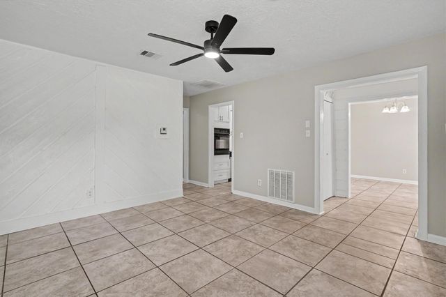 9405 Vicksburg Avenue, Texas City, TX 77591