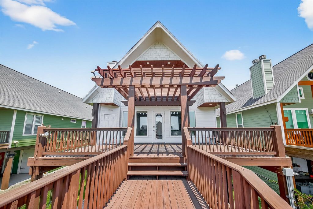 225 S Front Street, Freeport, TX 77541