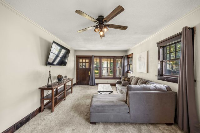 425 N 9th Street, Adel, IA 50003